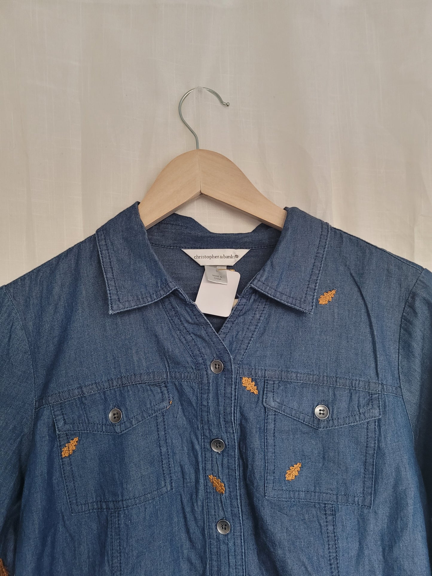 Falling for Denim π - vintage denim blouse with embroidered leaves - size S