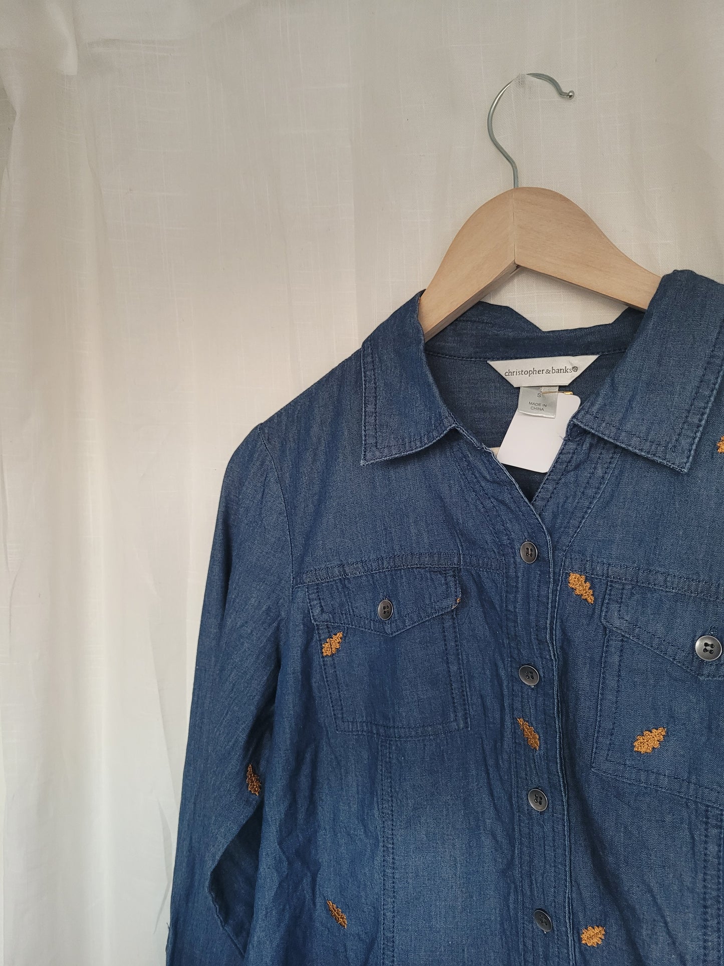 Falling for Denim π - vintage denim blouse with embroidered leaves - size S