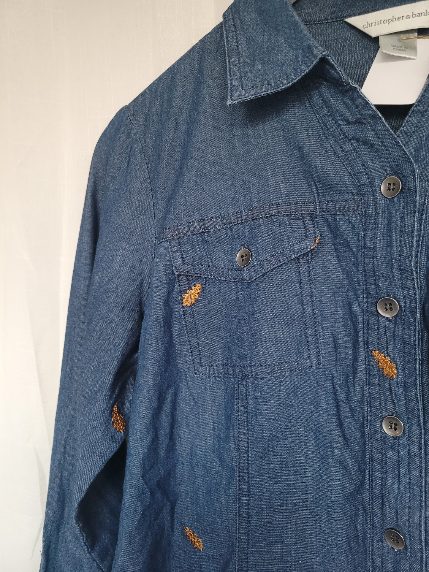 Falling for Denim π - vintage denim blouse with embroidered leaves - size S