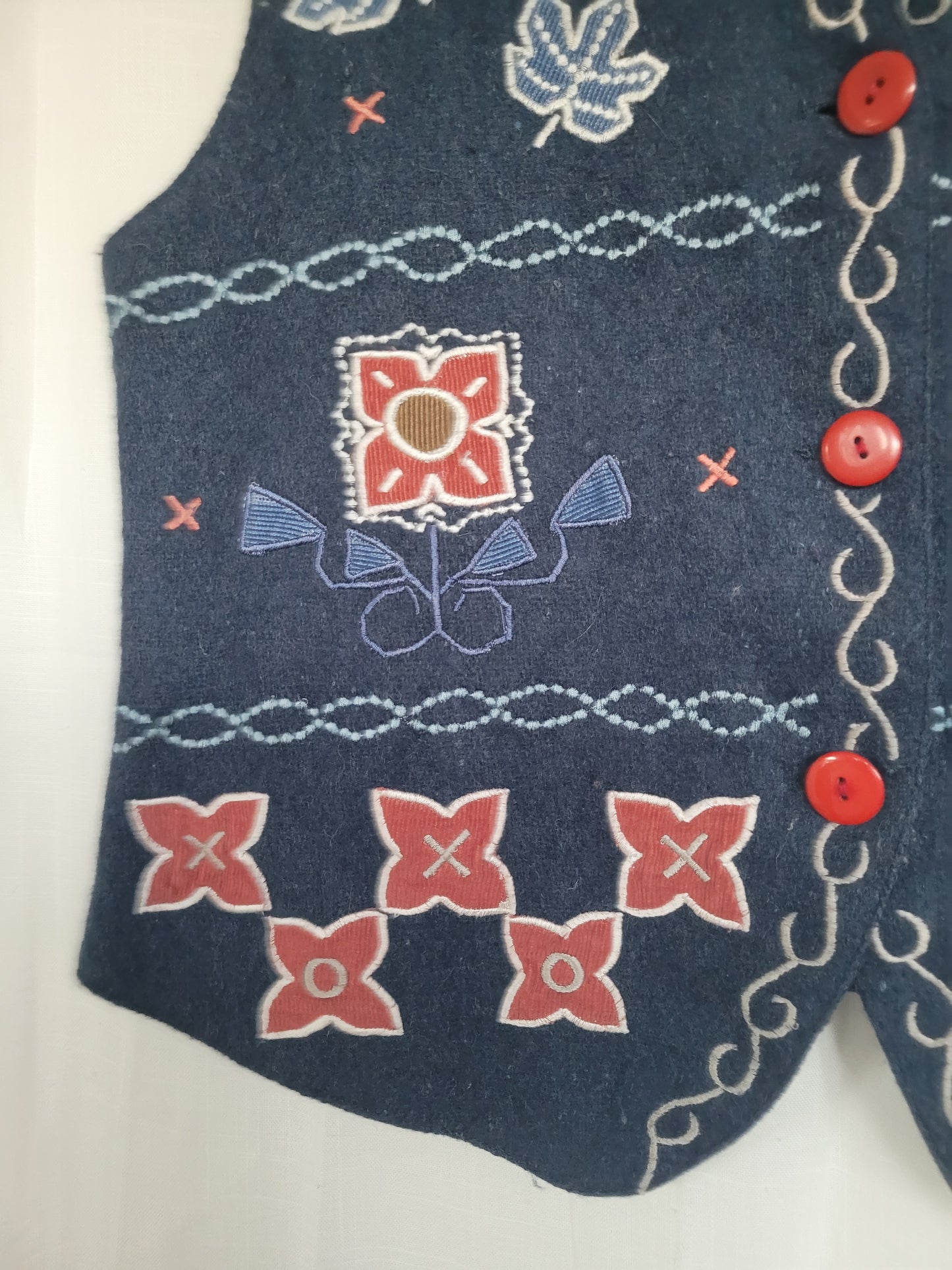 Leaves in the Wind π - vintage vest with embroidered leaves and shapes - size M