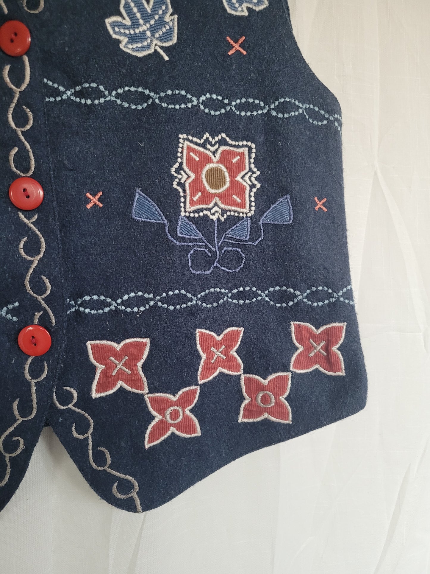 Leaves in the Wind π - vintage vest with embroidered leaves and shapes - size M