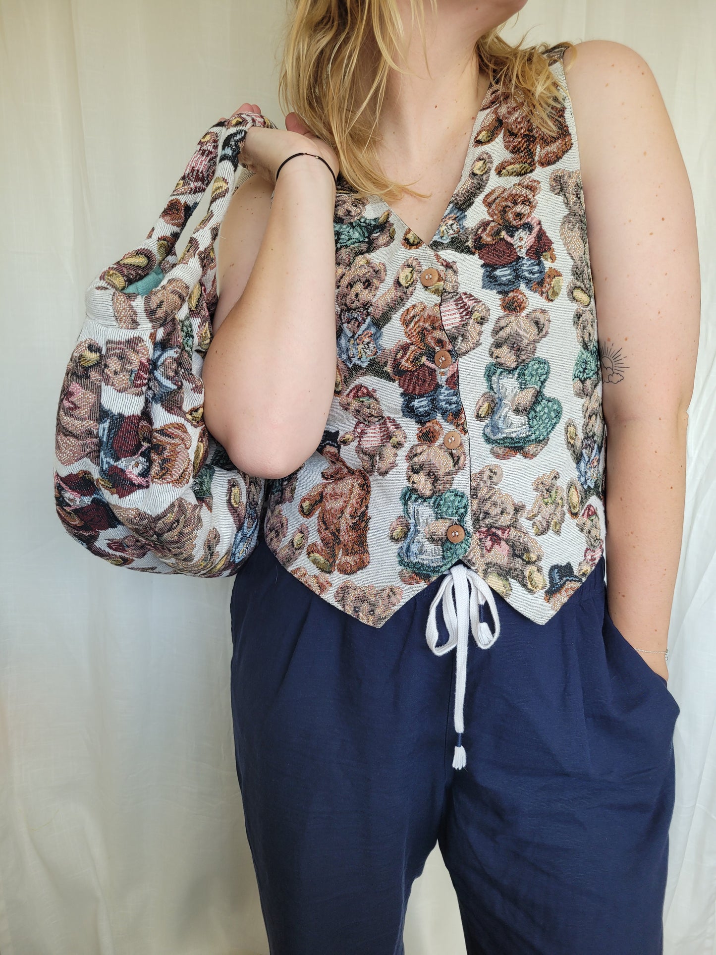 The Bear Pair Bag 🧸 - vintage tapestry bag with bear print