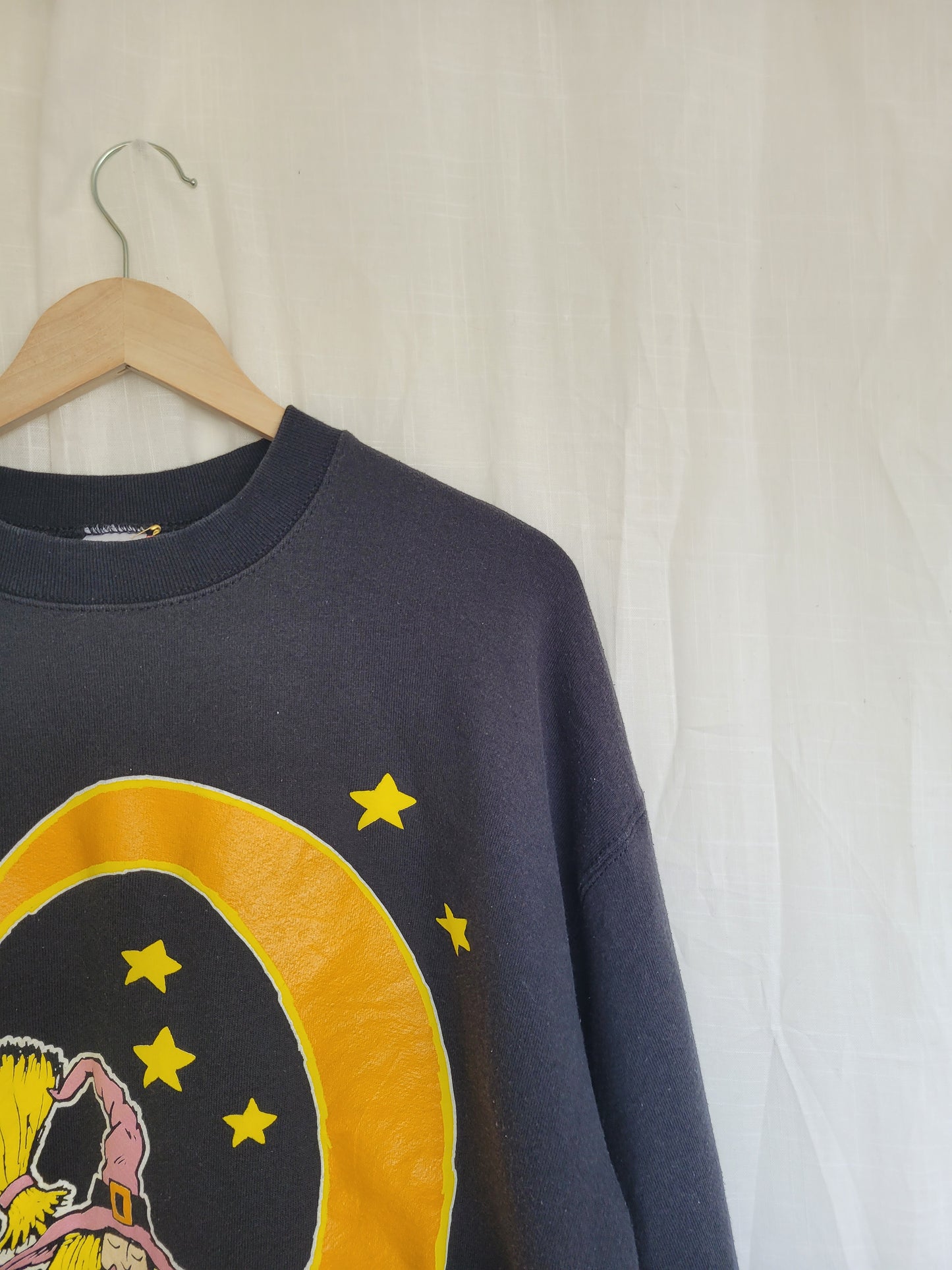 Moonlight Spellbound ๐ฎ - vintage crewneck sweater with witch in moon image - size XL