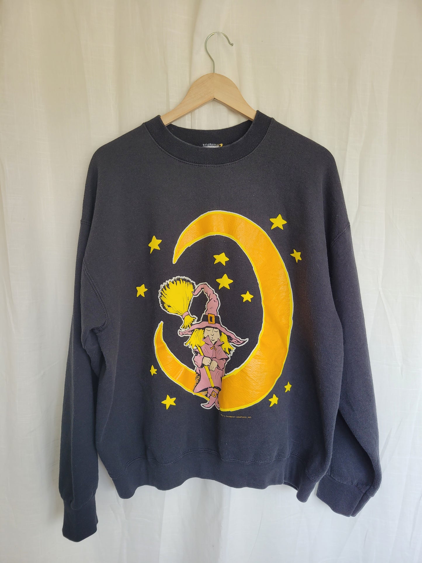 Moonlight Spellbound ๐ฎ - vintage crewneck sweater with witch in moon image - size XL
