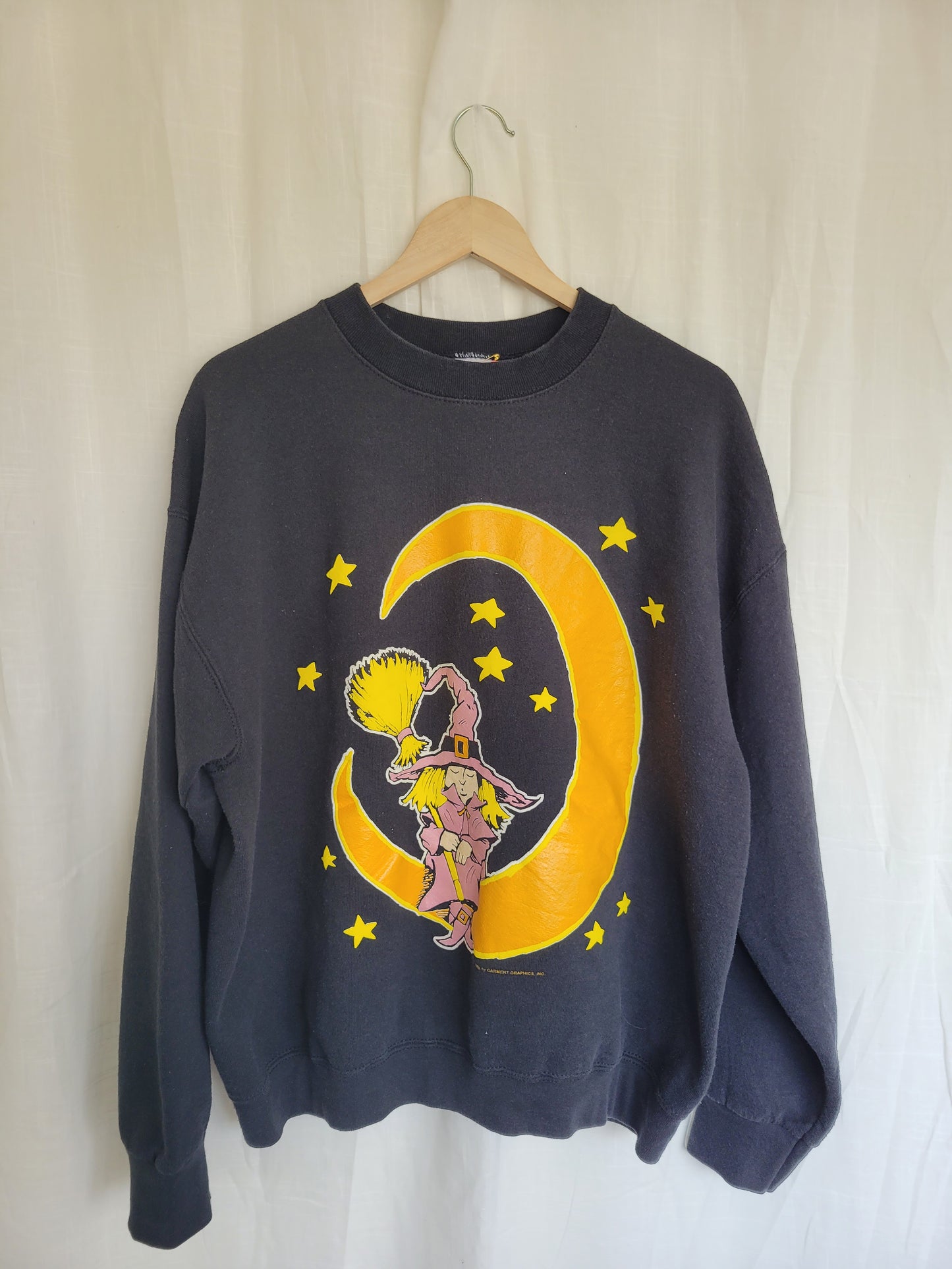Moonlight Spellbound ๐ฎ - vintage crewneck sweater with witch in moon image - size XL