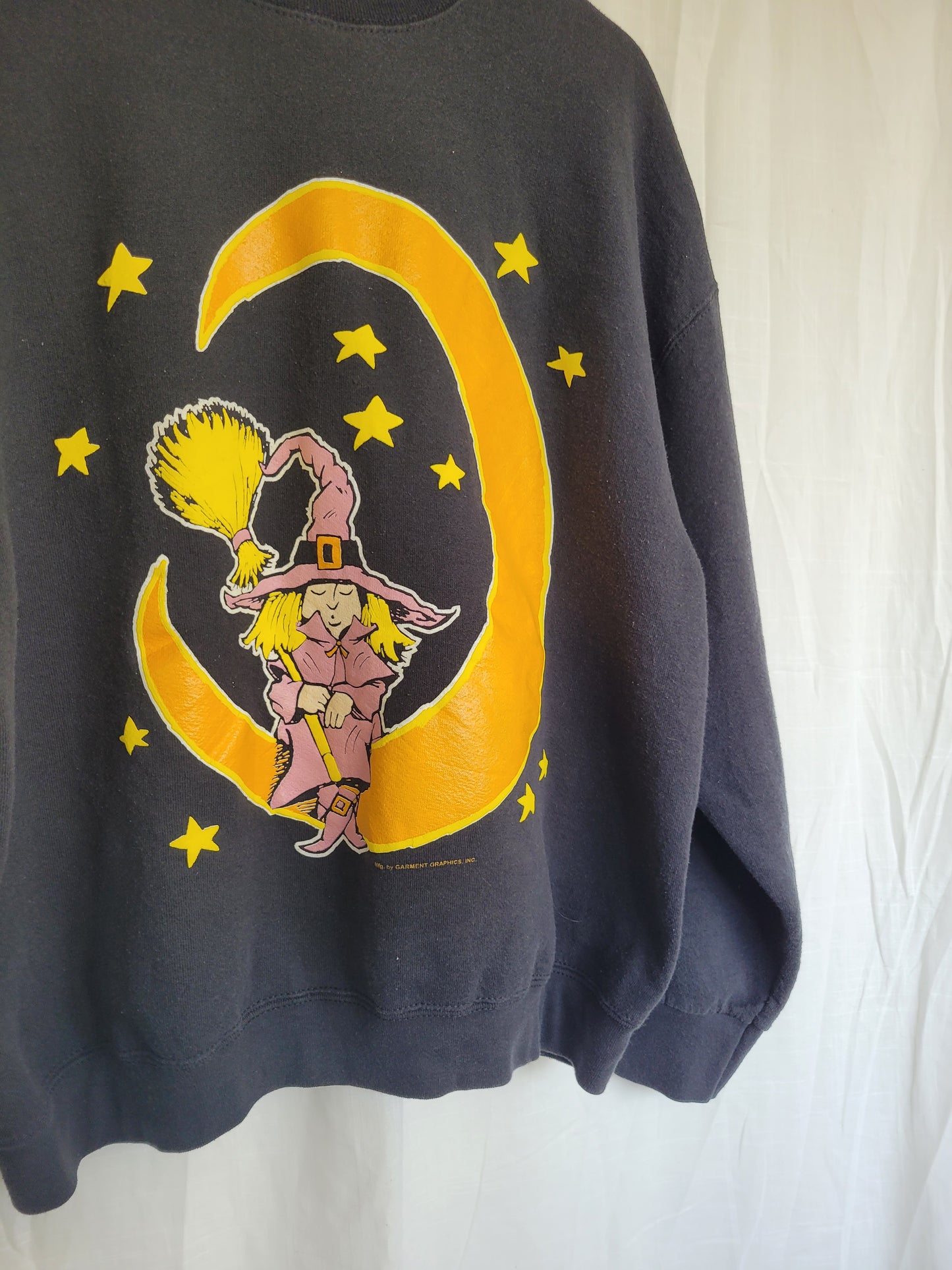 Moonlight Spellbound ๐ฎ - vintage crewneck sweater with witch in moon image - size XL