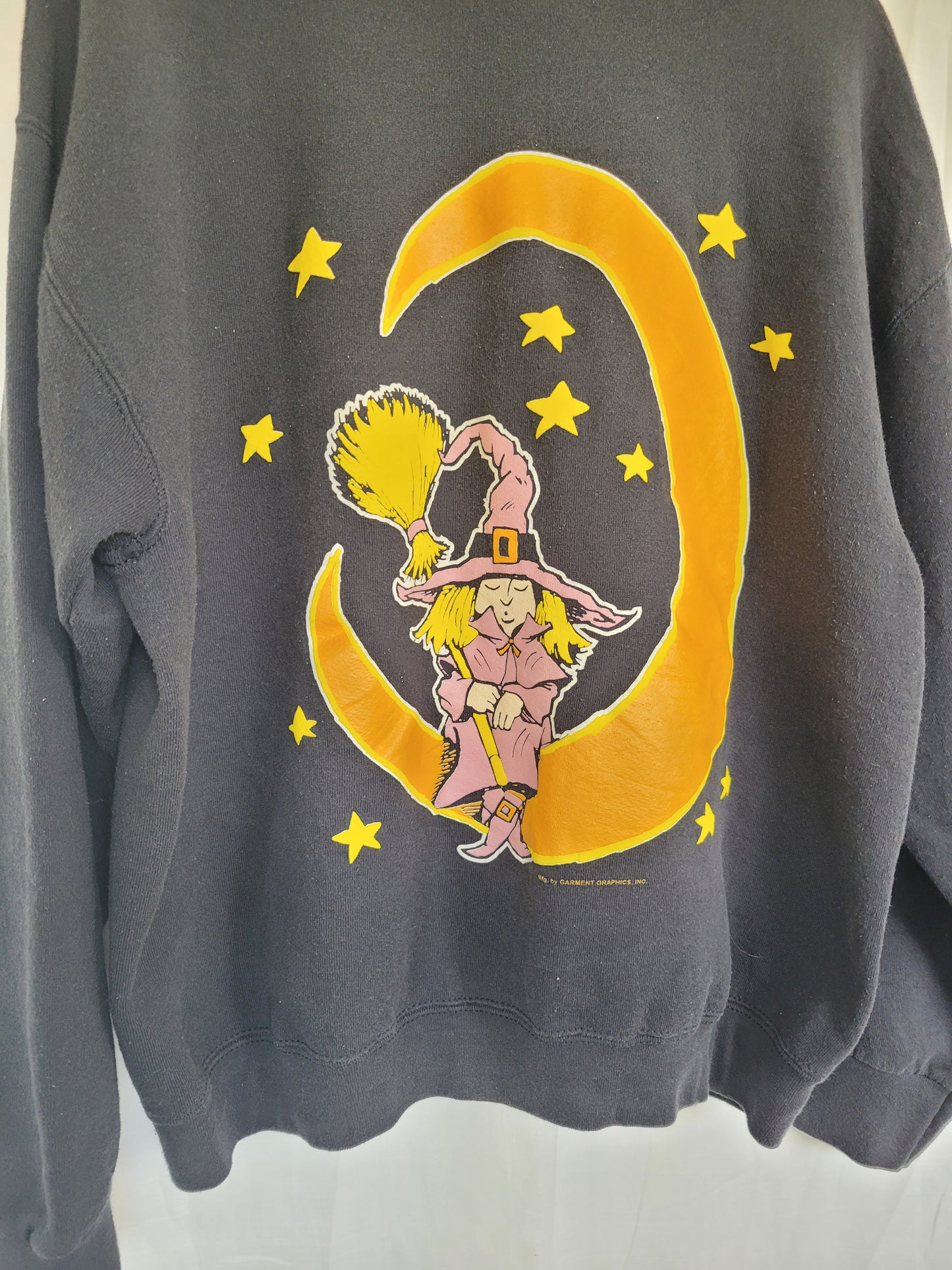 Moonlight Spellbound ๐ฎ - vintage crewneck sweater with witch in moon image - size XL
