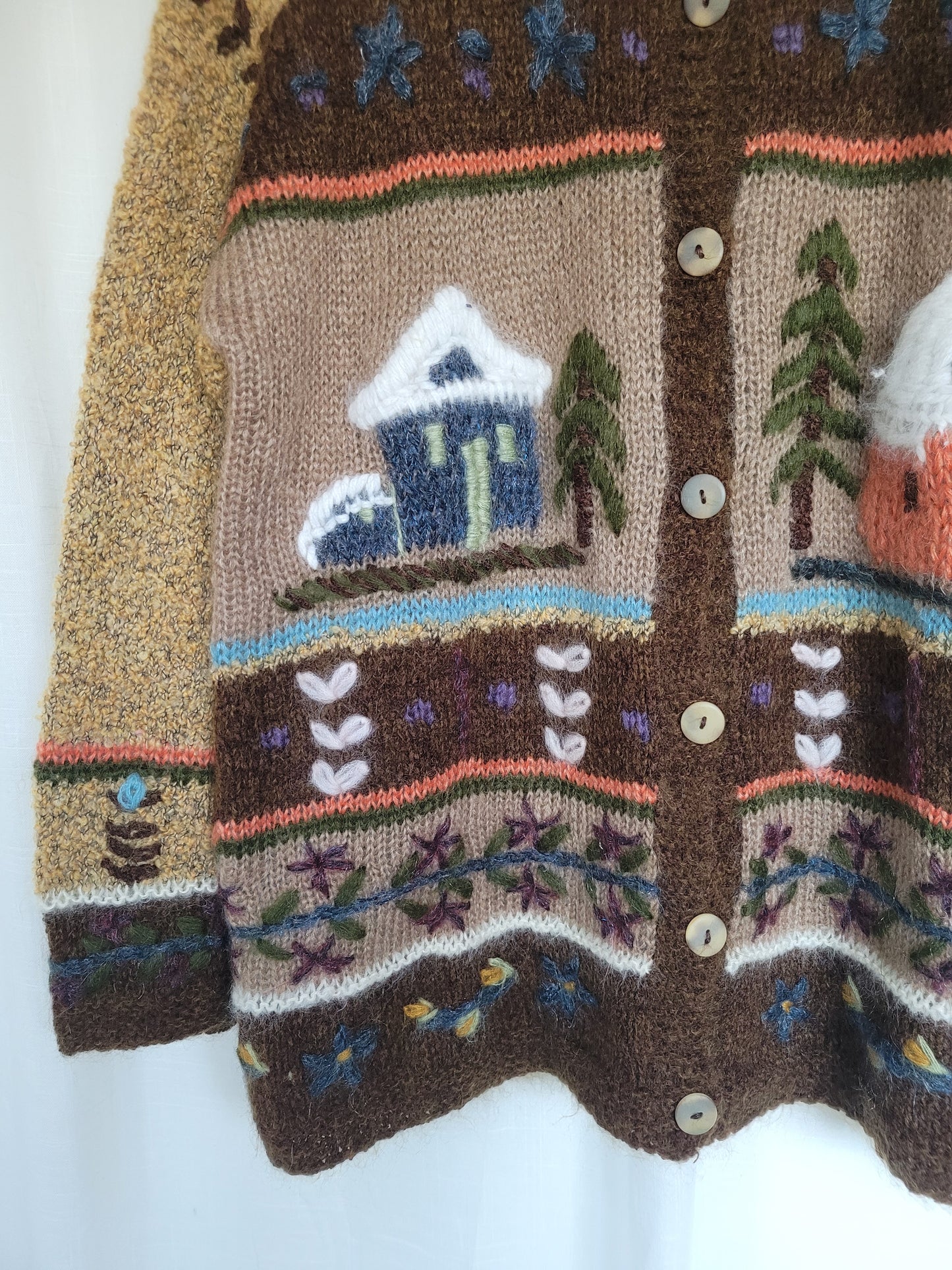 πΎ Tales of the Countryside - vintage knitted cardigan with embroidered village details - size L