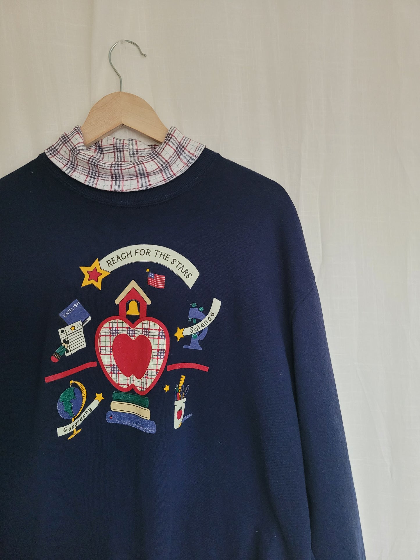 π A+ Sweater Club - vintage crewneck sweater with school themed images - size L