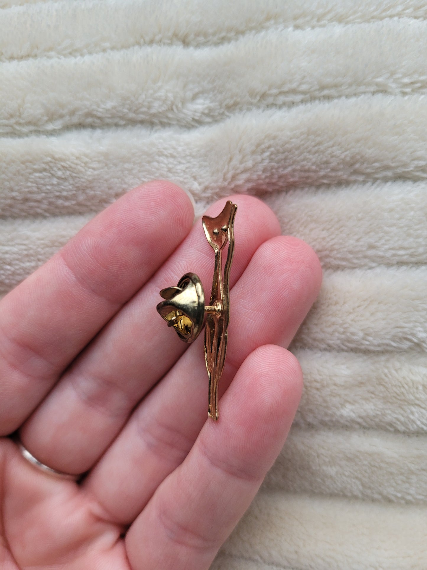 π Gem-Eyed Feline - vintage brooch