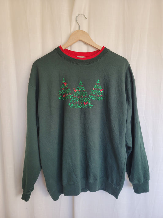 🎶 Tree Serenade - vintage crewneck sweater with shiny Christmas tree images - size L
