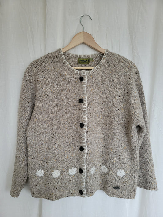🌿 Whispering Mountains - vintage cardigan with cable design and Edelweiss flowers - size L