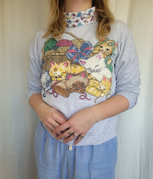 🐾 Soft Paws - vintage crewneck sweater with turtleneck and cat image - size S/M