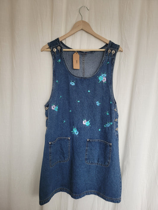 🌷 The First Bloom - vintage denim pinafore with embroidered flowers - size L