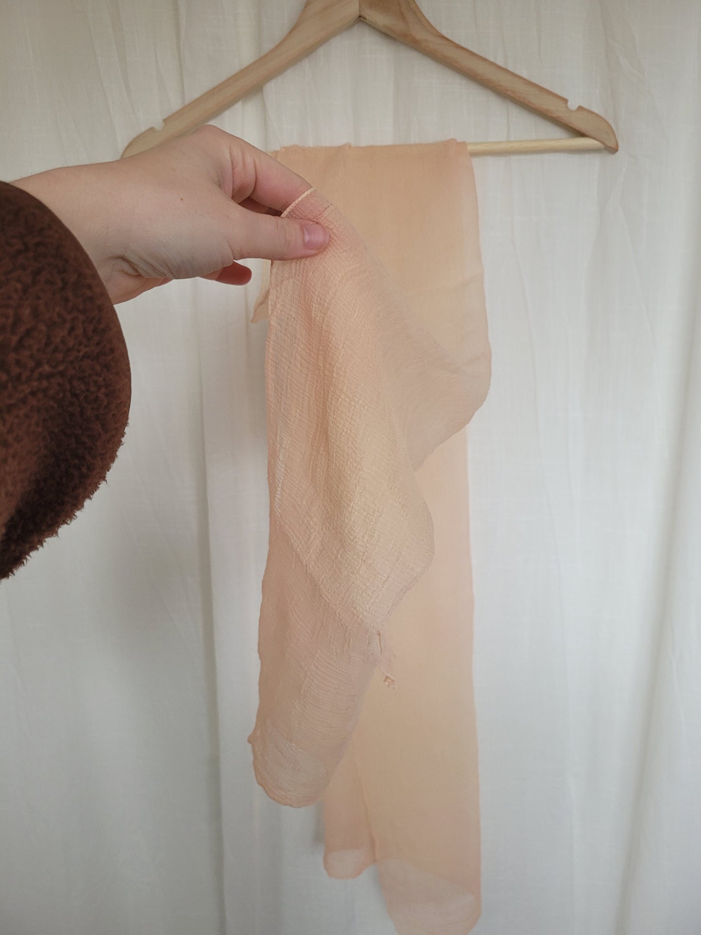 π Peachy Breeze - vintage mesh scarf