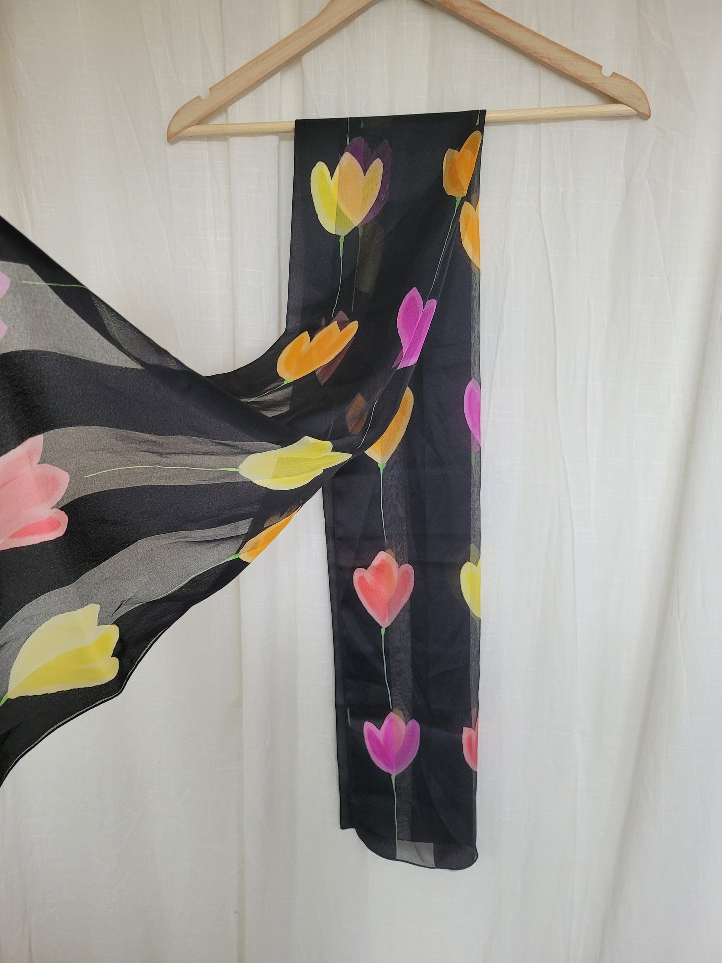 🌸 Tulip Garden - vintage scarf with tulip design