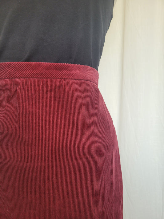 🍷Velvet Wine - bordeaux colored corduroy skirt - size M/L