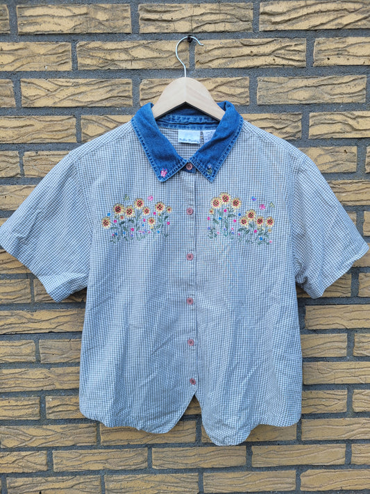 🦋 Butterfly Meadow - vintage gingham blouse with embroidered details - size M