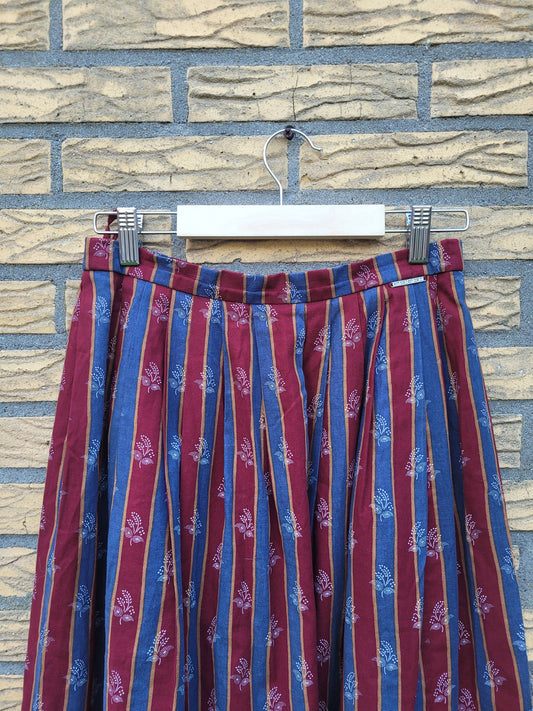 🎪 Patterned Paths - vintage Austrian striped skirt - size S/M