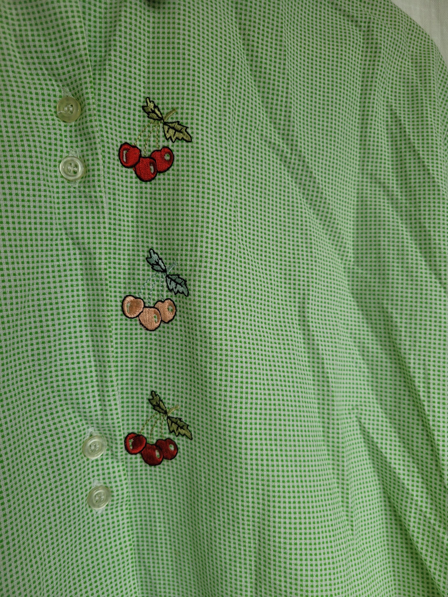π Cherry, Cherry, Baby - cropped gingham blouse with embroidered cherries - size M/L