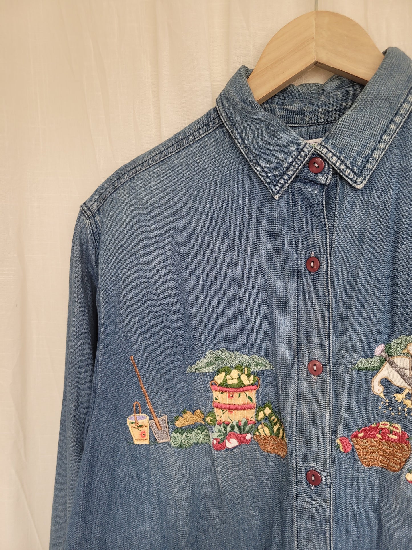 π Freshly Picked - vintage denim shirt with embroidered harvest details - size M/L