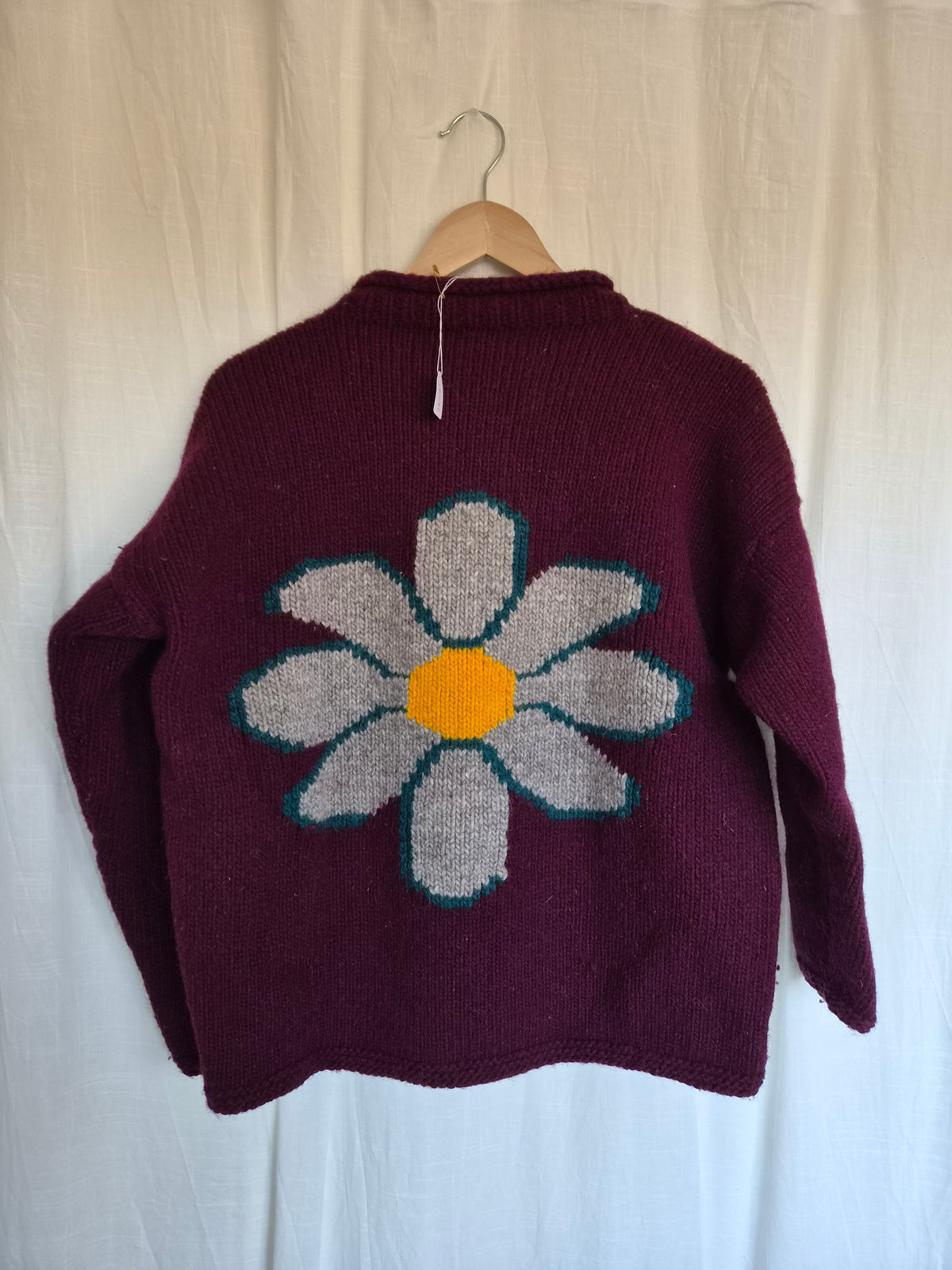 🧶 The Woodland Flower - vintage deep purple handmade knit with daisy flower - size M/L