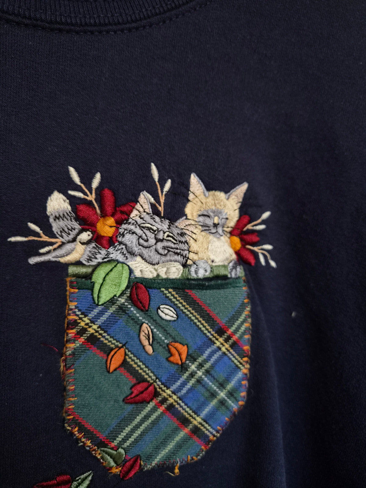 π A Pocketful of Autumn Magic - vintage navy crewneck sweater with embroidered cats and autumn leaves - size L