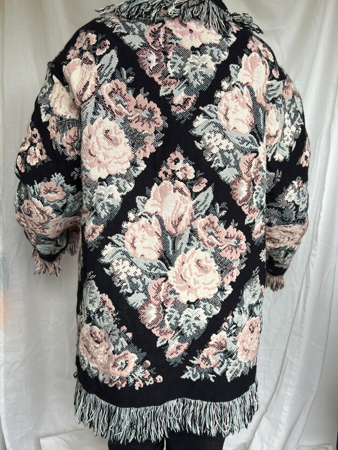 Rose Reverie - vintage tapestry jas met lichtroze rozen patroon - oversized vanaf maat M, te dragen tot XL/XXL