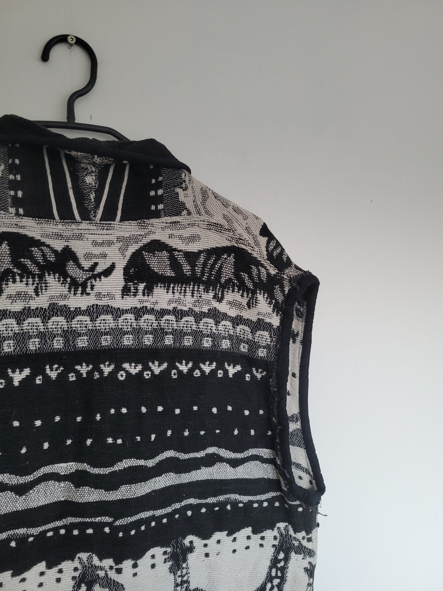 The Quiet Safari 🦒 - vintage tapestry bodywarmer met giraffes / safari afbeelding - maat L