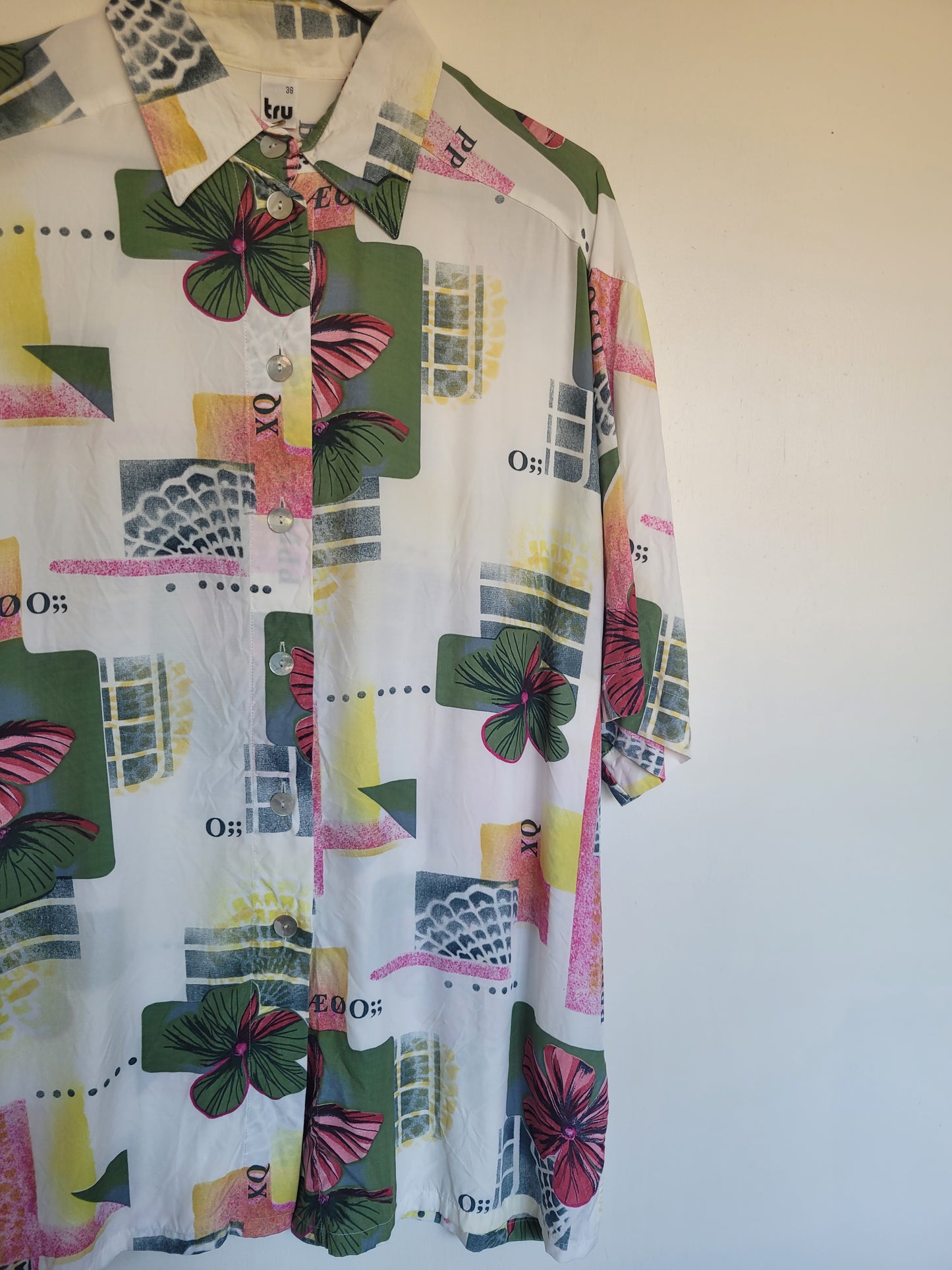 Funky and Free - vintage blouse met vlakken en bloemen patronen - maat L