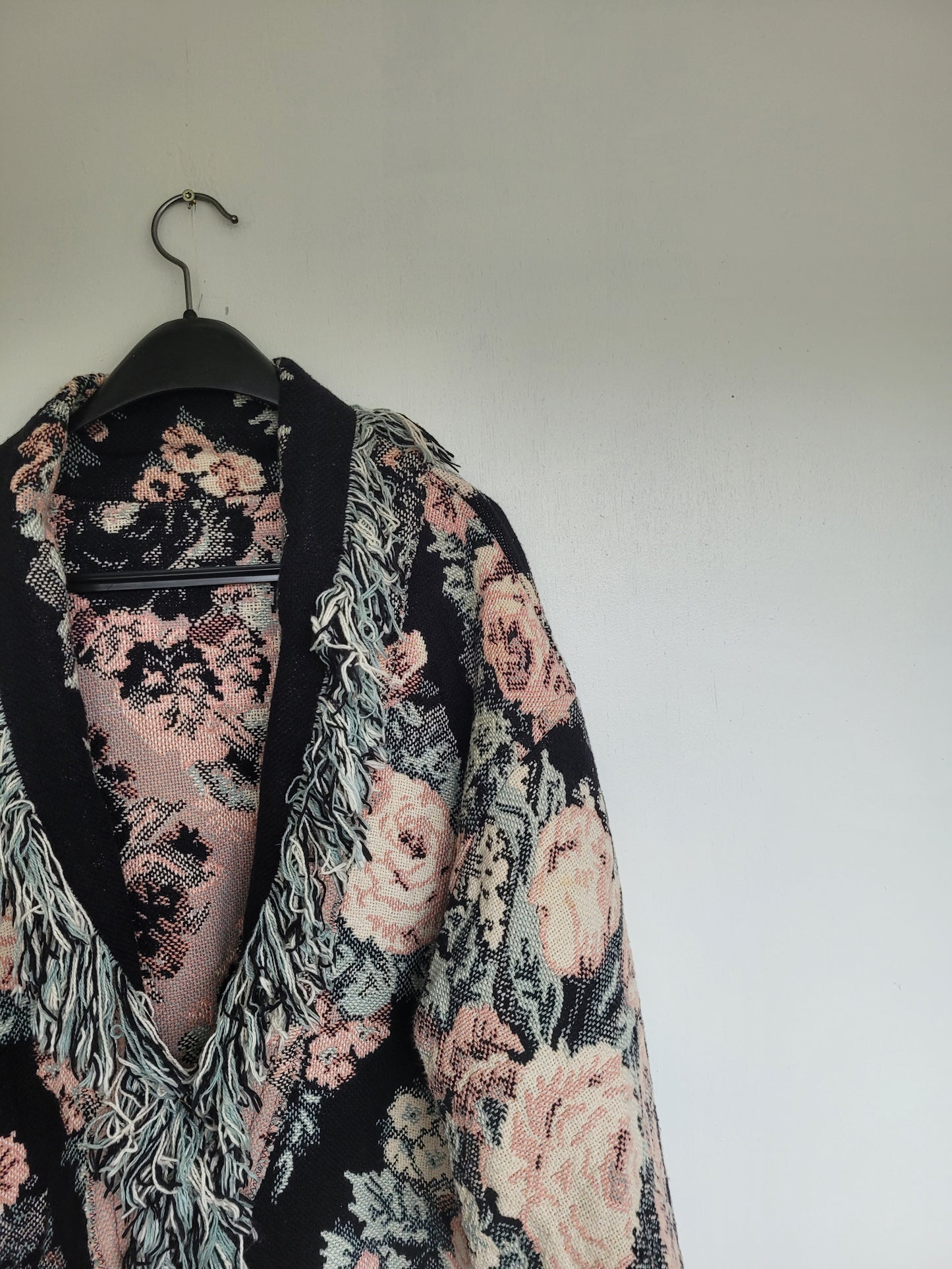 Rose Reverie - vintage tapestry jas met lichtroze rozen patroon - oversized vanaf maat M, te dragen tot XL/XXL