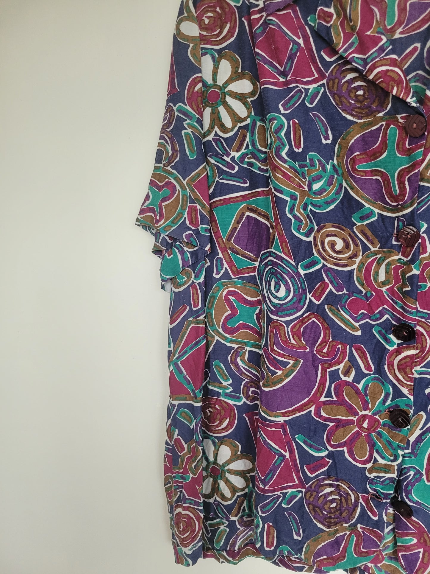 Fun and Funky - vintage blouse in diep paarse/blauwe kleuren met abstracte vormen en bloemen - maat M/L