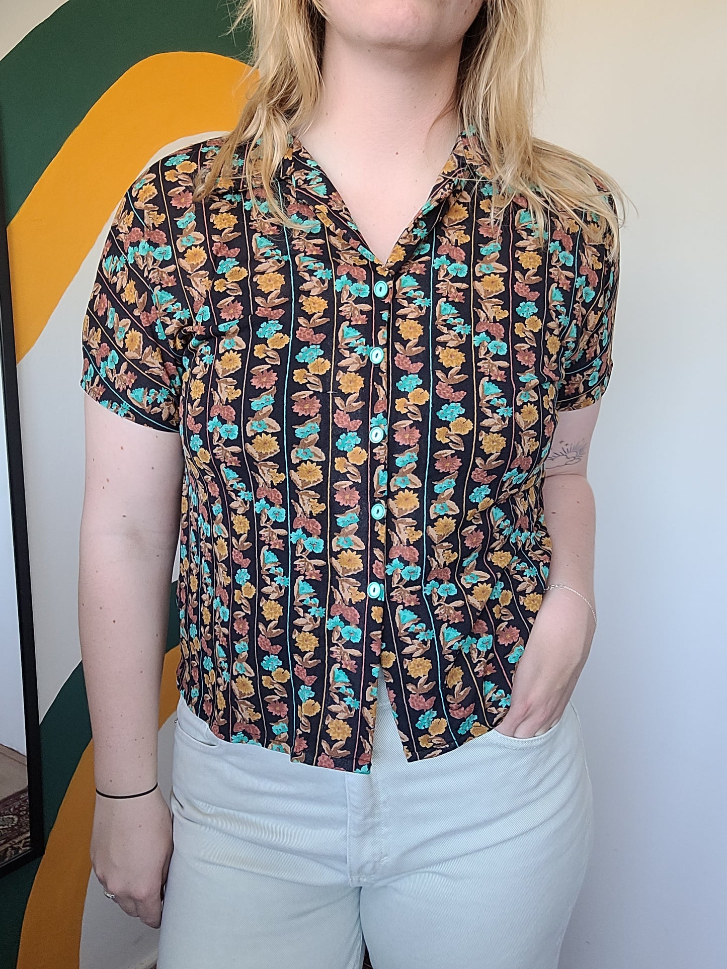 Flower My Dear - vintage blouse met oranje/bruin bloemen patroon - maat S/M