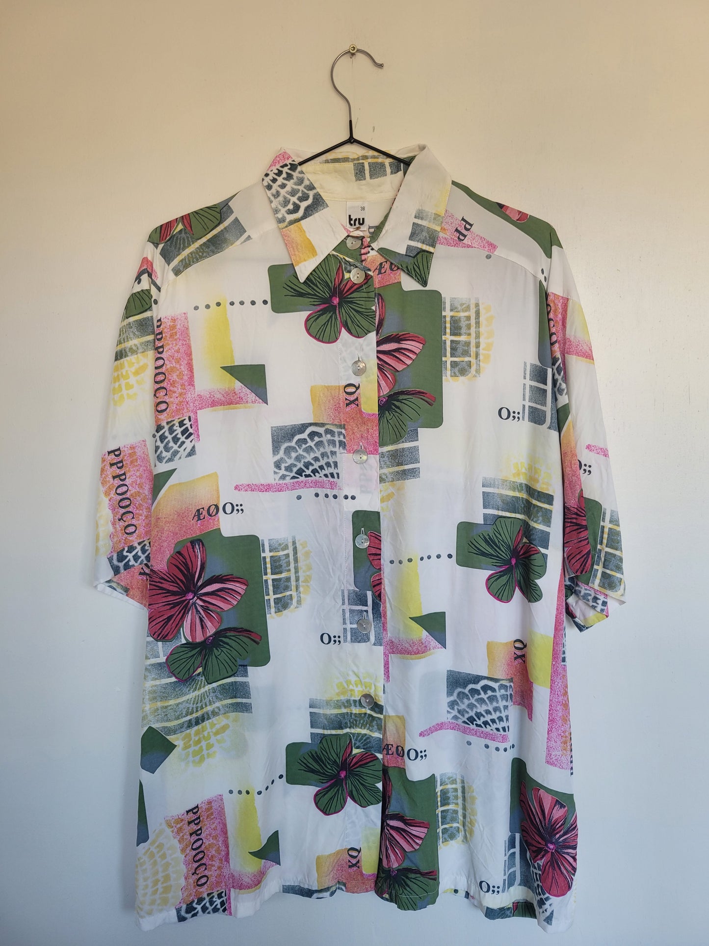 Funky and Free - vintage blouse met vlakken en bloemen patronen - maat L