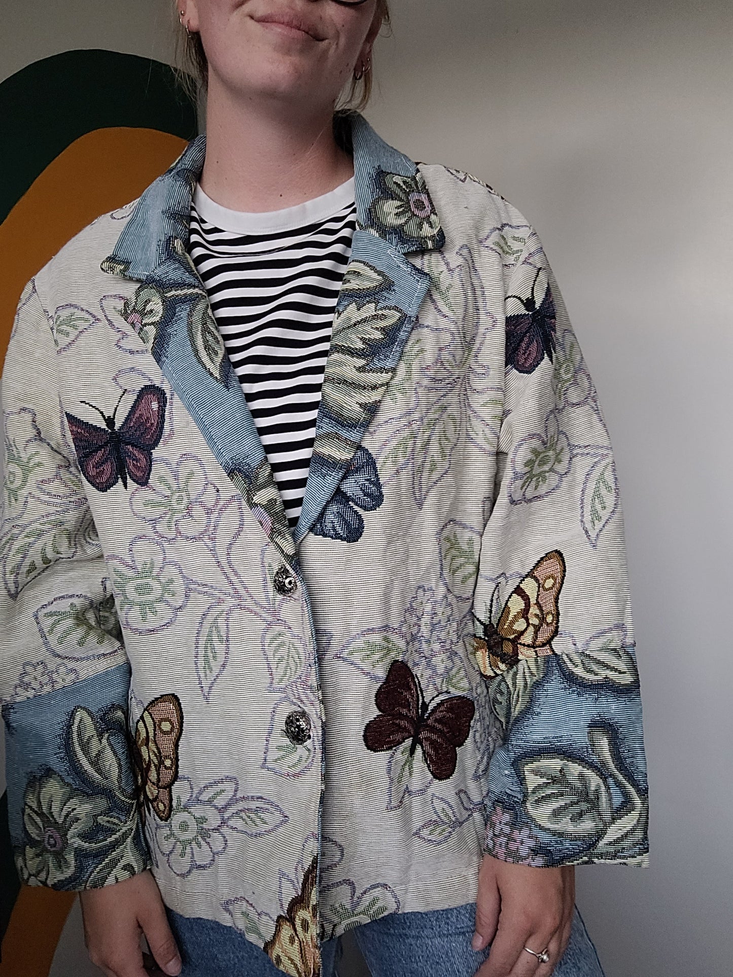 Wings & Whispers 🦋 - vintage geweven jasje met vlinder patroon - maat M-L-XL