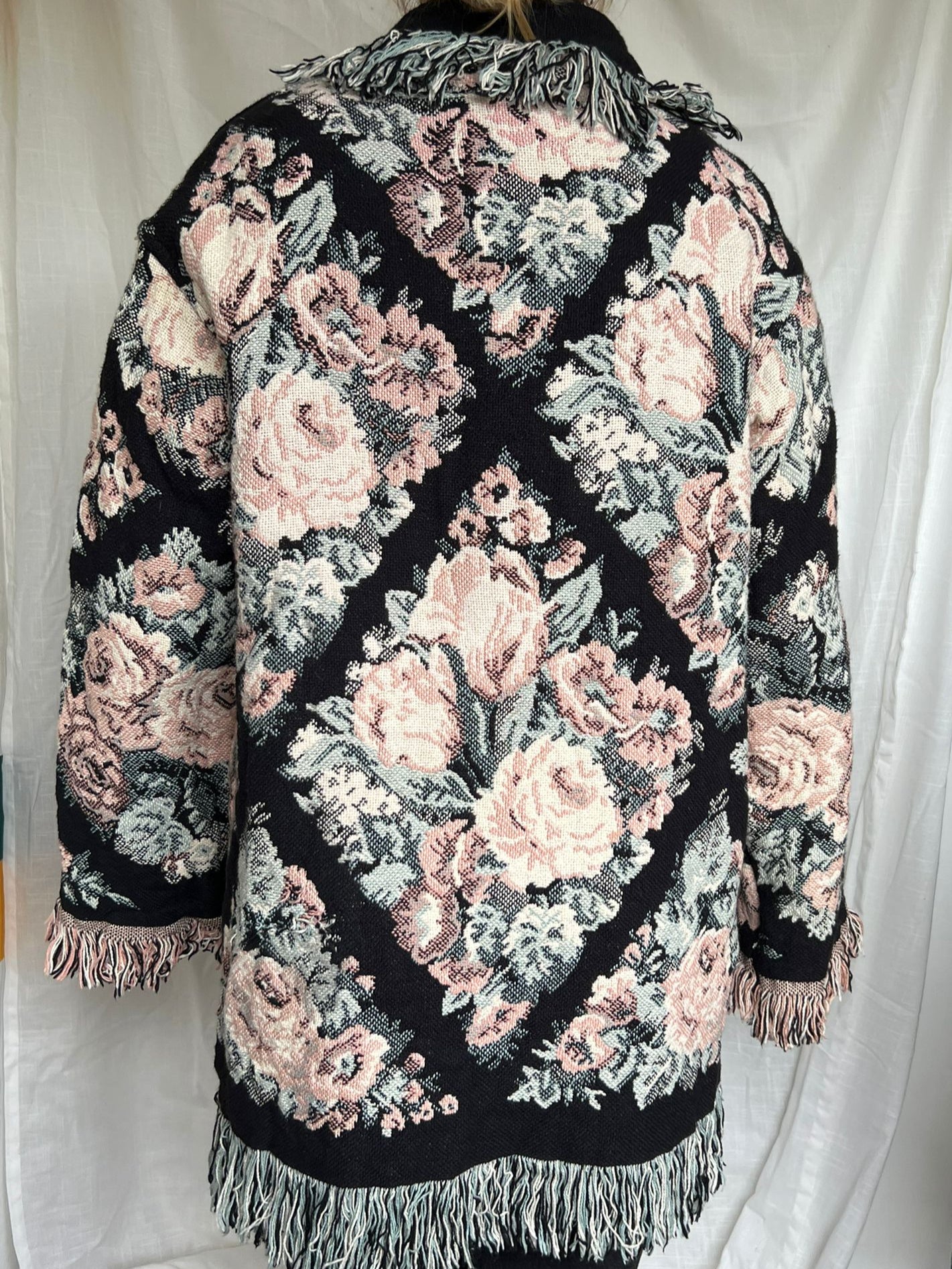 Rose Reverie - vintage tapestry jas met lichtroze rozen patroon - oversized vanaf maat M, te dragen tot XL/XXL