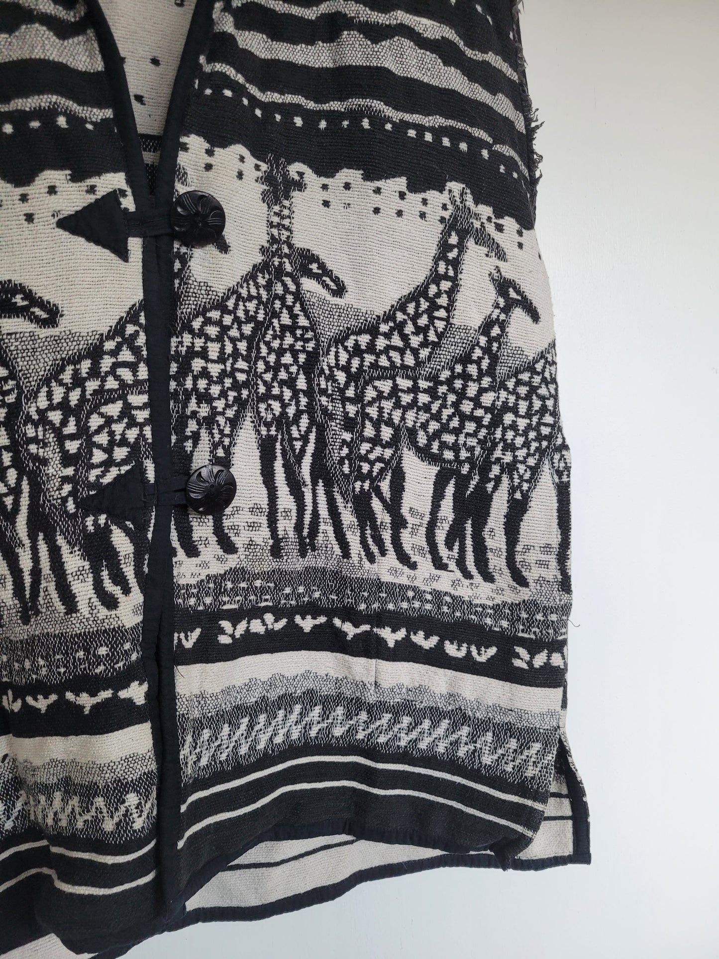 The Quiet Safari 🦒 - vintage tapestry bodywarmer met giraffes / safari afbeelding - maat L