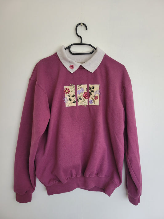 Whispering Garden Spells - vintage crewneck sweater met geborduurde bloemen details en lief kraagje - maat M
