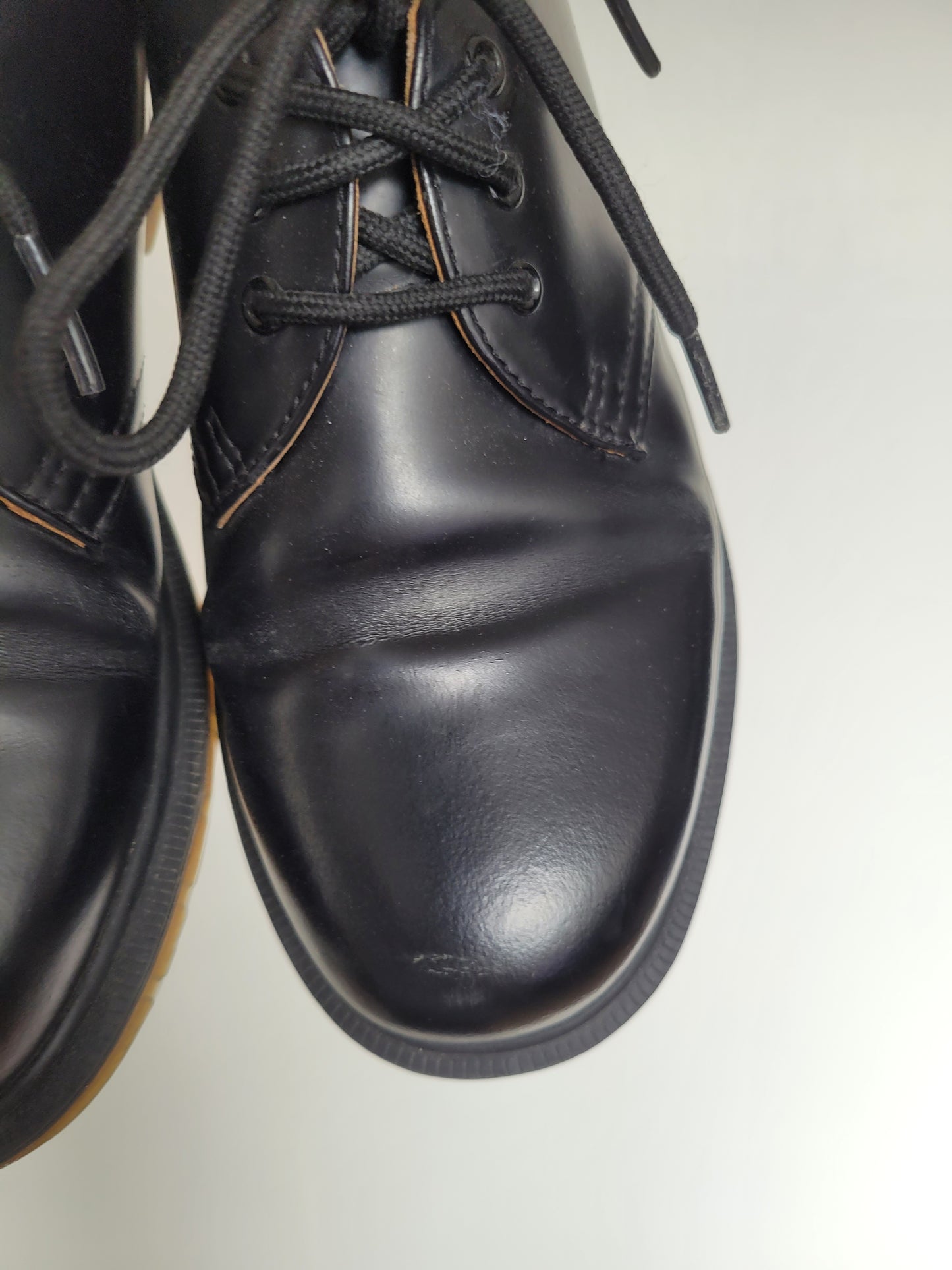 Ink & Soles - lage Dr. Martens in lakzwarte kleur - maat 39