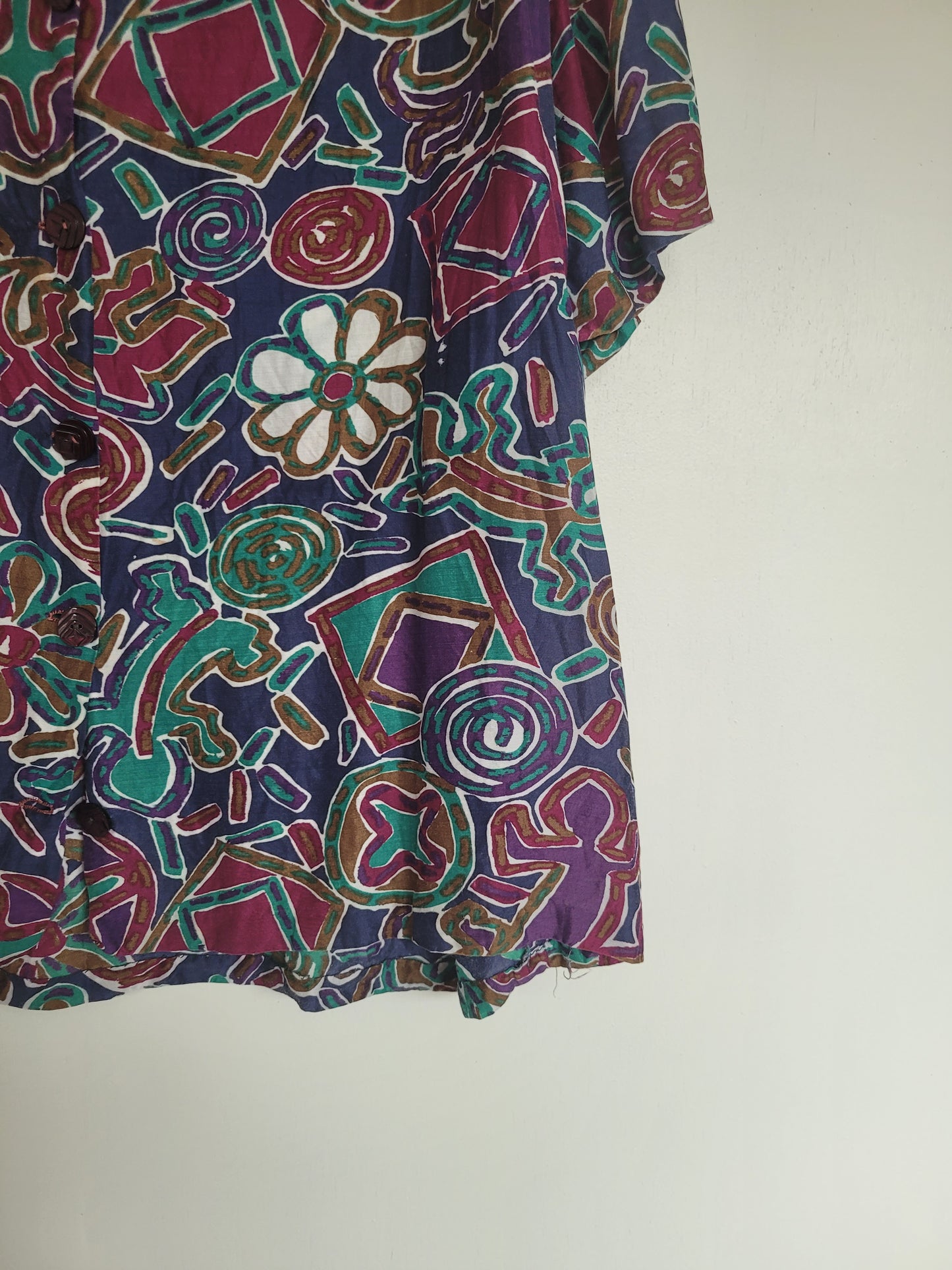 Fun and Funky - vintage blouse in diep paarse/blauwe kleuren met abstracte vormen en bloemen - maat M/L