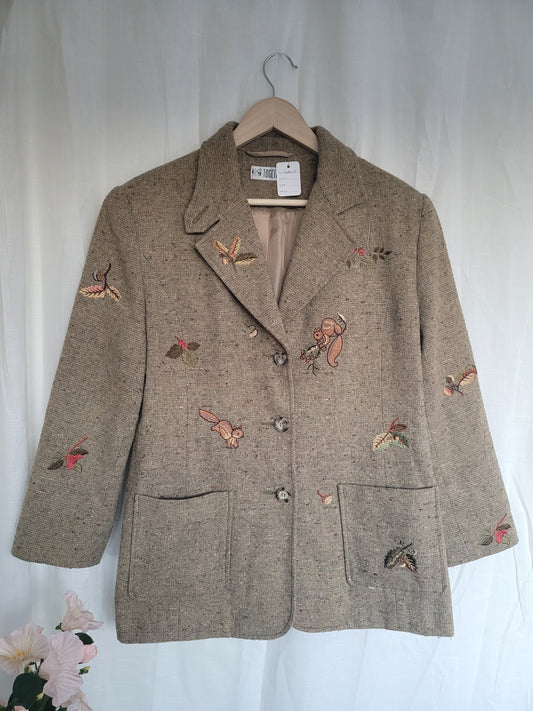 Woodland Whispers 🍁 - vintage blazer with embroidered autumn images - size M/L/XL