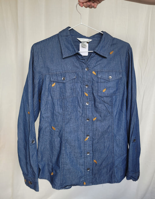 Falling for Denim 🍂 - vintage denim blouse with embroidered leaves - size S