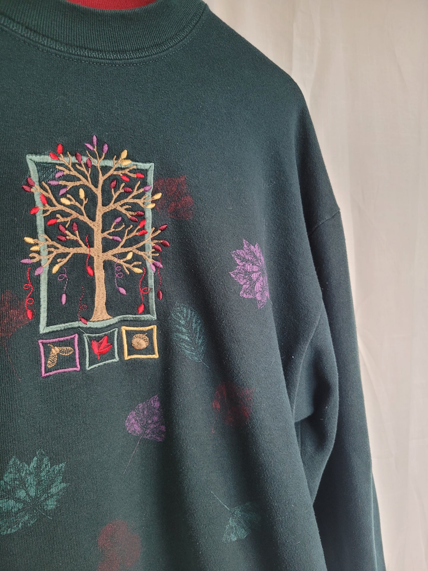 The Whispering Tree 🍂 - darkgreen crewneck sweater with embroidered tree - size L/XL