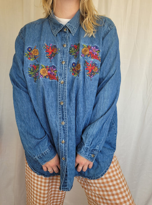 Golden Harvest 🌾 - vintage denim blouse with embroidered flowers - size XL/XXL