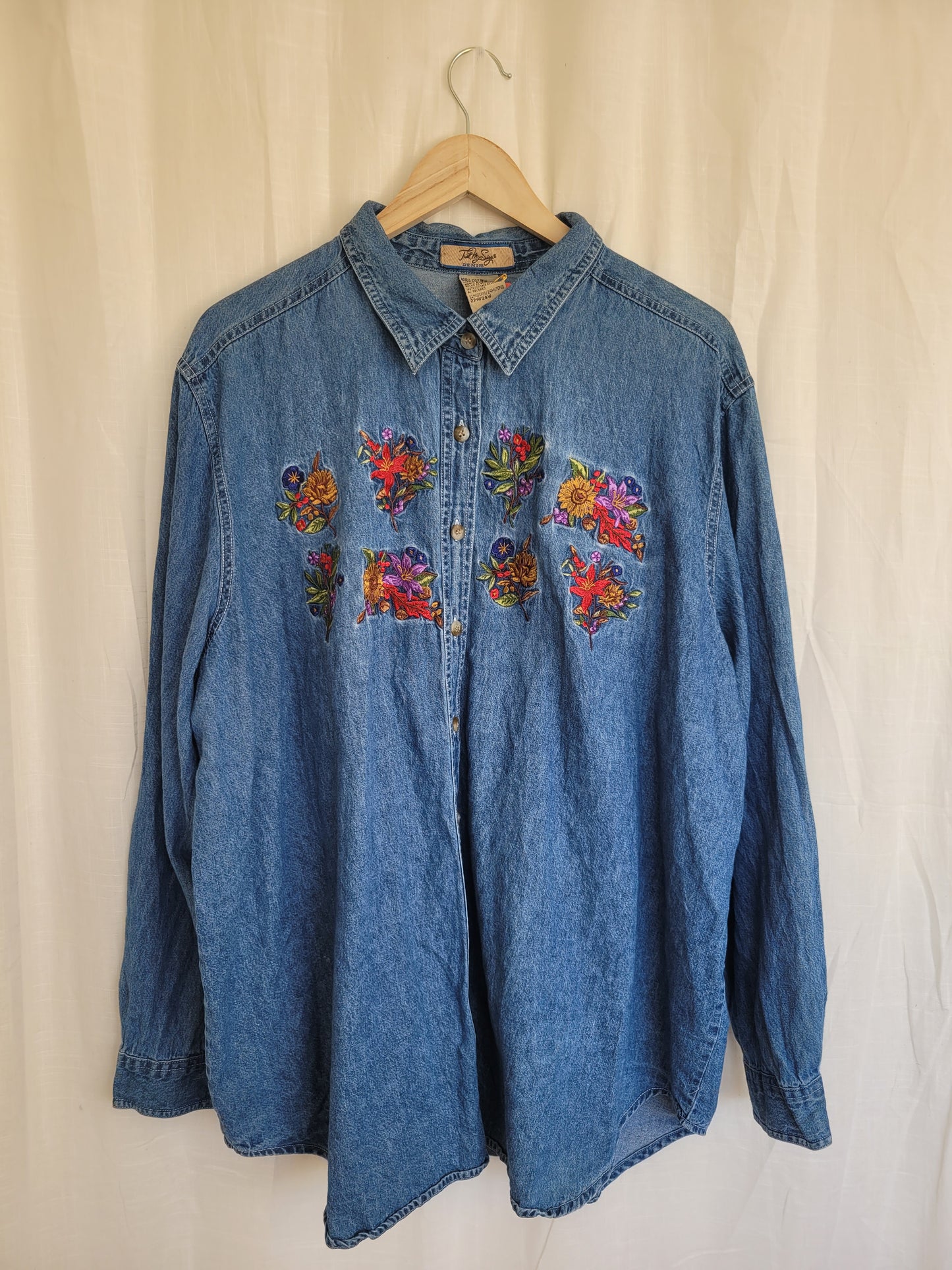 Golden Harvest 🌾 - vintage denim blouse with embroidered flowers - size XL/XXL