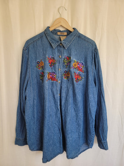 Golden Harvest 🌾 - vintage denim blouse with embroidered flowers - size XL/XXL