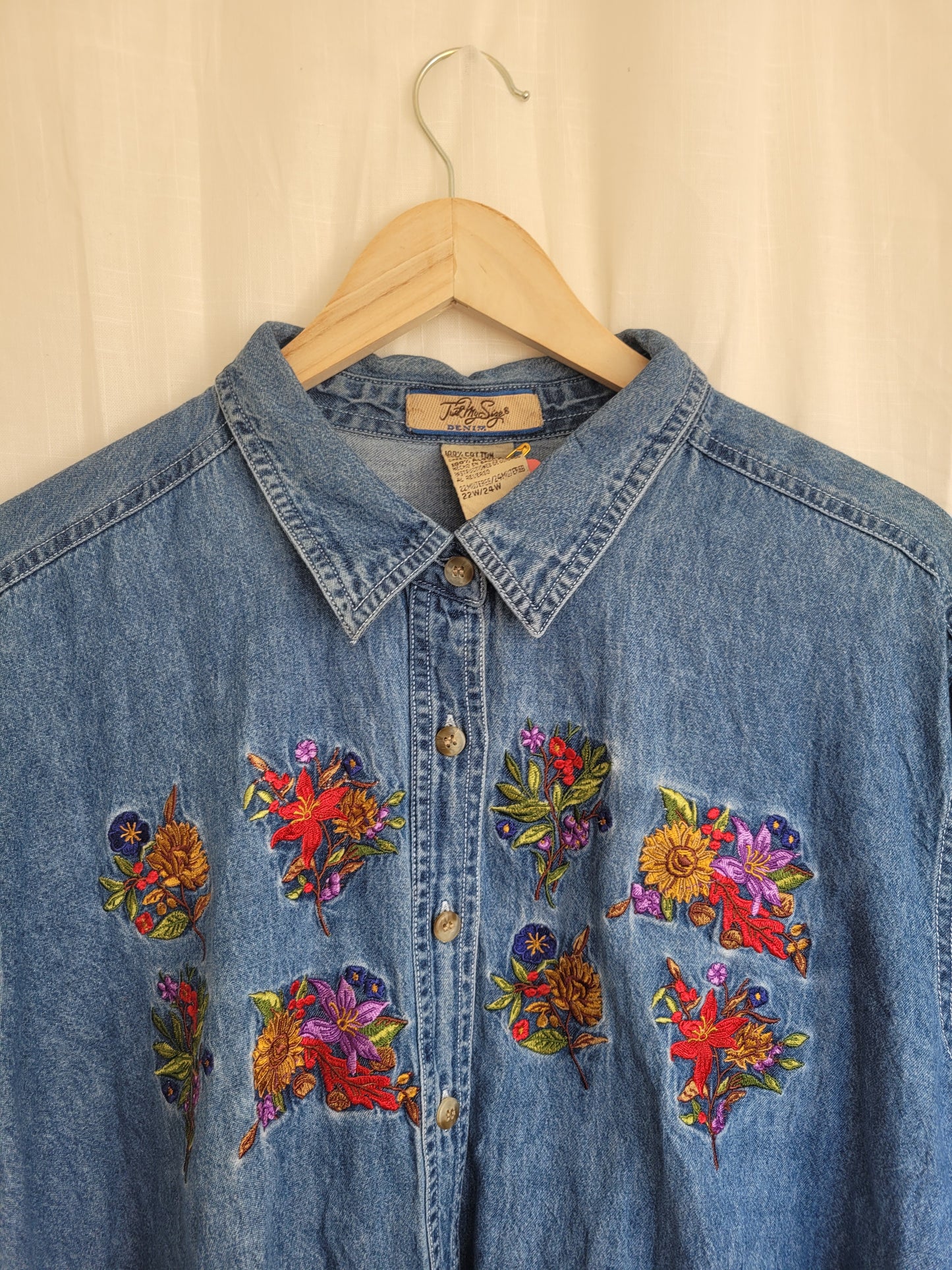 Golden Harvest 🌾 - vintage denim blouse with embroidered flowers - size XL/XXL