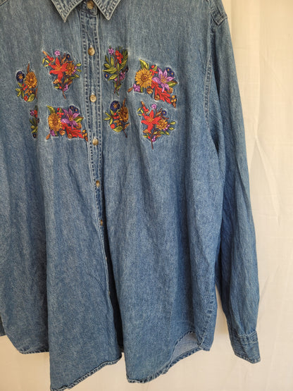 Golden Harvest 🌾 - vintage denim blouse with embroidered flowers - size XL/XXL