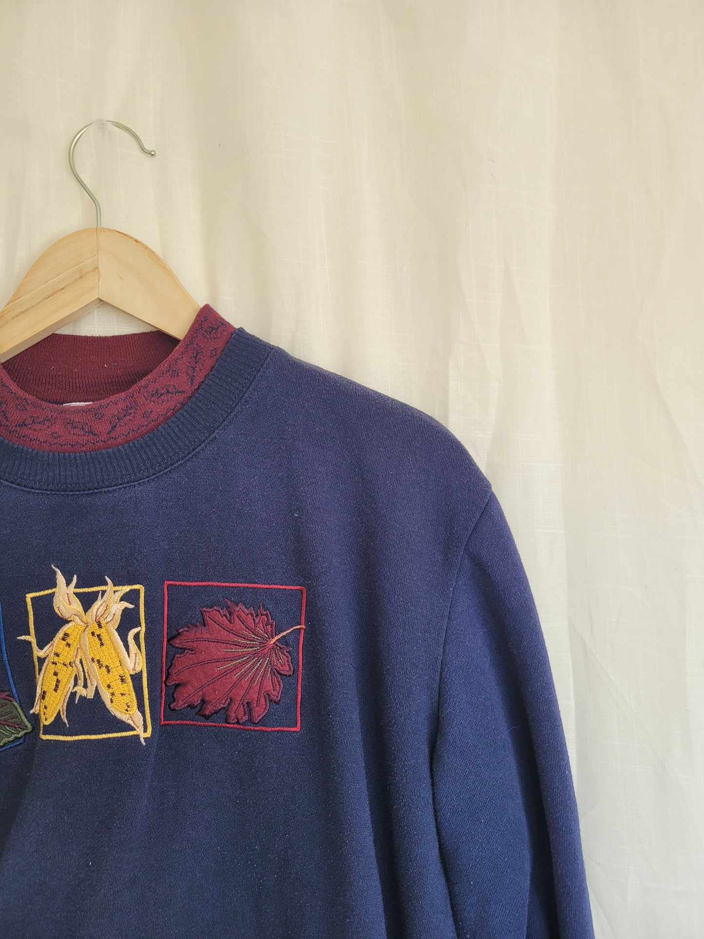Harvest Hues 🍂 - vintage dark blue crewneck sweater with autumn embroidery - size M/L