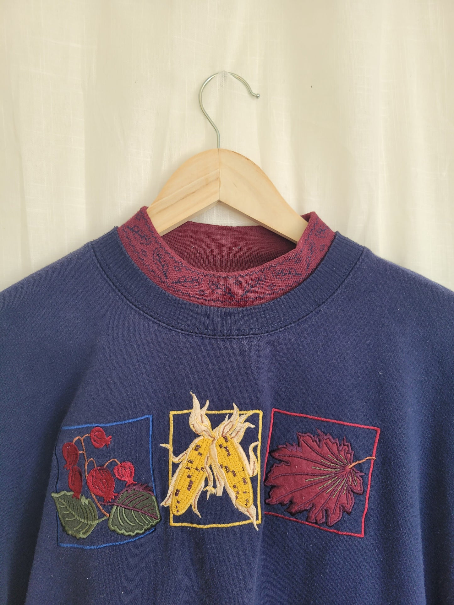 Harvest Hues 🍂 - vintage dark blue crewneck sweater with autumn embroidery - size M/L